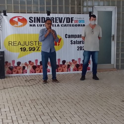 Em assembleia, servidores aprovam proposta de reajuste linear